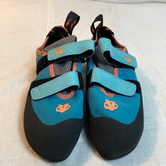 Evolv Electra Climbing Bouldering Shoes Black Blue Size 11 like new - Picture 3 of 5
